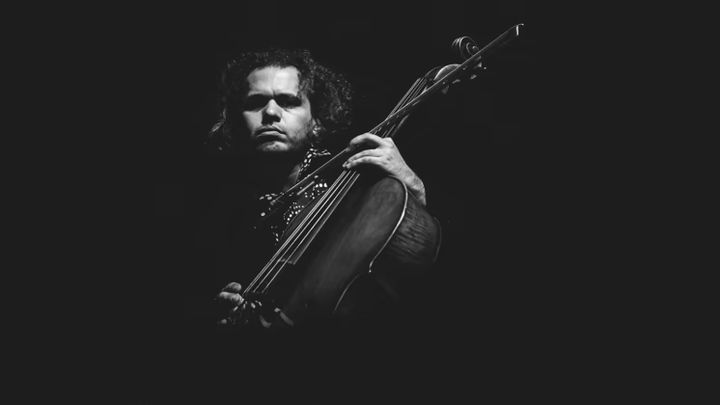 Den internationalt anerkendte komponist og cellist Rubin Kodheli giver koncert på Kulturværftet 3. marts.