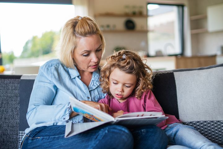 Forældre til børn med mange adfærdsproblemer bør have at vide, at det er særligt vigtigt for deres barn, at de prioriterer højtlæsning derhjemme, vurderer forskerne bag nyt studie. Foto: Colourbox