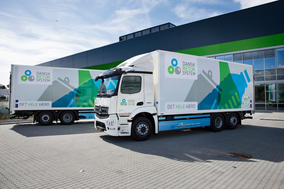 To nye el-lastbiler reducerer CO2-udledningen ved pant-indsamling