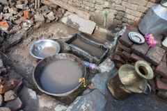 Efter jordskælvene i Nepal va folk overladt til at drikke beskidt foldvand. Mission Øst uddelte vandrensningstabletter.