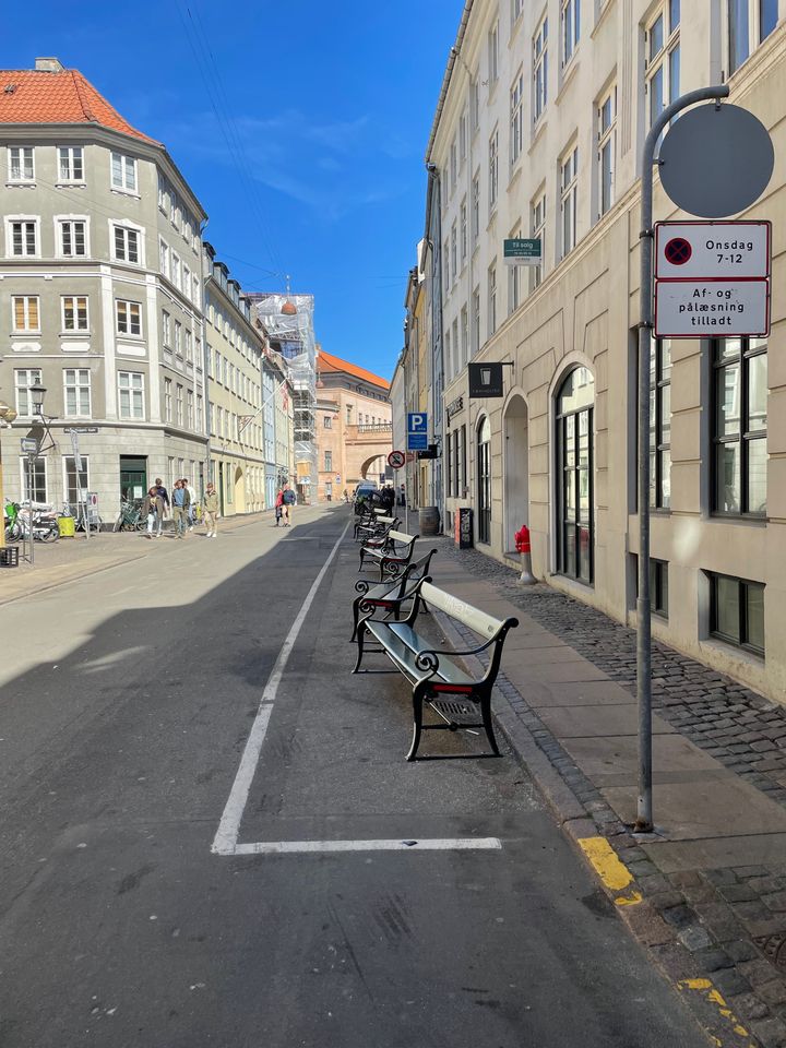 Straksbænke på Lavendelstræde i København K.jpeg