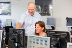 Både unge og ældre har væsentligt større chance for at blive på arbejdsmarkedet, hvis de udnytter mulighederne for efteruddannelse. Foto: Ursula Bach, PensionDanmark