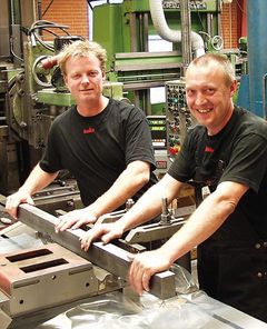 Henrik Jørgensen t.v. og Jens Hansen blev tidligt - sammen med Helge Bast og Jørgen Andersen - aktionærer i firmaet og overtog det i 2005 ved et generationsskifte. Foto: PR.