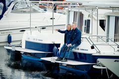 Med projektet Fjordland Sunboats bliver parret Sanne og Kenneth Svanholt fra Holbæk, de første til at gøre brug af SEAS-NVE’s nye crowdfundinginitiativ: vistøtter.dk. Parret drømmer om at samle penge ind til at kunne udleje eldrevne bæredygtige både på time- og dagsbasis med sejlads i fjordlandet. Foto: Jesper Blæsild