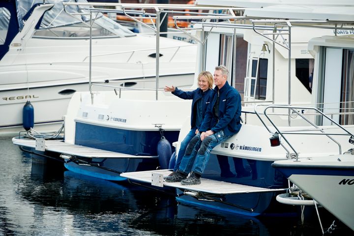 Med projektet Fjordland Sunboats bliver parret Sanne og Kenneth Svanholt fra Holbæk, de første til at gøre brug af SEAS-NVE’s nye crowdfundinginitiativ: vistøtter.dk. Parret drømmer om at samle penge ind til at kunne udleje eldrevne bæredygtige både på time- og dagsbasis med sejlads i fjordlandet. Foto: Jesper Blæsild