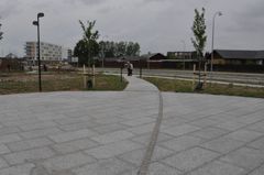 Scheller, Hougaard & Petersen har skåret 1.400 meter granitfliser til promenaden i Vallensbæk.