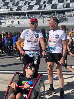 Team Christoffer deltager ved Challenge Daytona 2019. Donald og Christoffer sammen med Donalds far. Privatfoto.