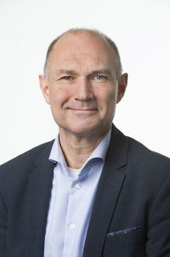 ERHVERVSNAVNE: Per Holm, Vejle, er den 1. december ansat som ny it-driftschef hos GF Forsikring, hvor han refererer til direktør for Forretningsudvikling og It, Tine Kirk.
