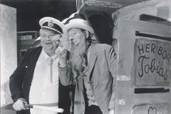 Folk og Røvere i Kardemomme By 1992. Benny Hansen (Politimester Bastian) og Poul Hagen (Tobias). Foto: Bellevue Teatret