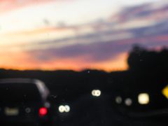 De mørkere dage gør det farligere at sætte sig bag rattet. Ifølge en norsk rapport er risikoen for at køre galt 40 procent højere om natten.  Foto: PR.