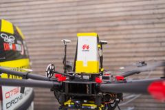 Dronen her er udstyret med et 5G-modul fra Huawei, der muliggør transmission af store mængder data om vinmarkerne på NUSSBÖCKGUT i Leonding, Østrig.