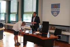 De nye statsborgere blev hver især kaldt op til borgmester Steffen Jensen.
