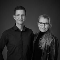 Karina Mikkelsen og Jakob Grabas glæder sig til at lære kunderne i Stenløse at kende og hjælpe dem i deres brillevalg. Foto: PR.