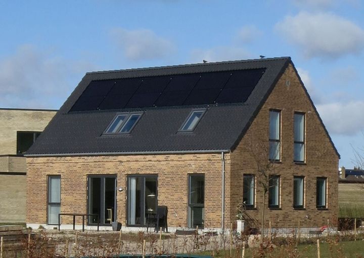 De små, private solcelleanlæg spiller en væsentlig rolle for en grøn omstilling af el-nettet, som måske bliver stærkere i fremtiden. Foto: Niels Samsø Nielsen.
