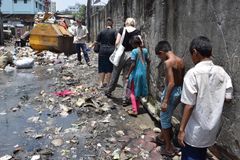 I slummen mangler der rent vand, og der er ingen affaldsopsamling. Det er bare nogle få af de mange problemer, som beboerne i slummen lever med hver dag.