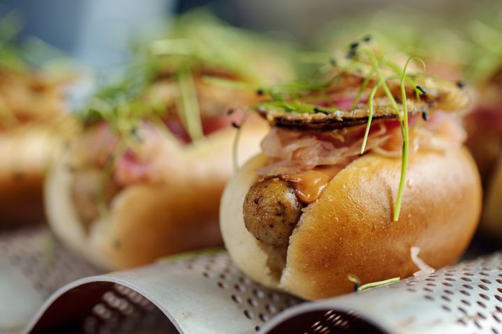 The Vegetarian Butcher gør det muligt at lave plantebaserede hotdogs til kødelskere