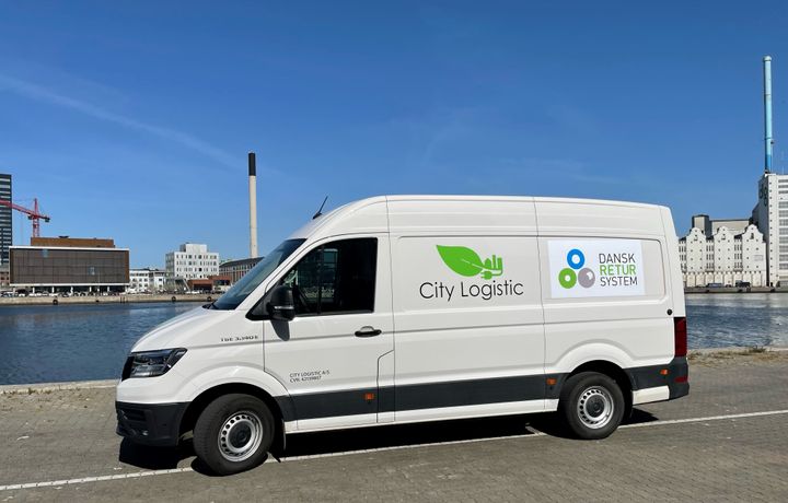 Et nyt samarbejde mellem Dansk Retursystem og City Logistic i Aarhus skal vise, om el-biler kan stå for pantindsamlingen hos byens restauranter og hoteller - og dermed spare CO2-udledning fra transporten.
