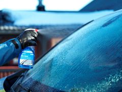 Frostperioden er særlig hård for bilerne, men et par simple manøvrer gør bilen køreklar til de kolde måneder. Foto: PR.