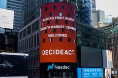 DecideAct blev som den første bornholmske virksomhed nogensinde listet hos Nasdaq First North og i den forbindelse eksponeret på Nasdaqs lysreklame på Times Square i New York.
