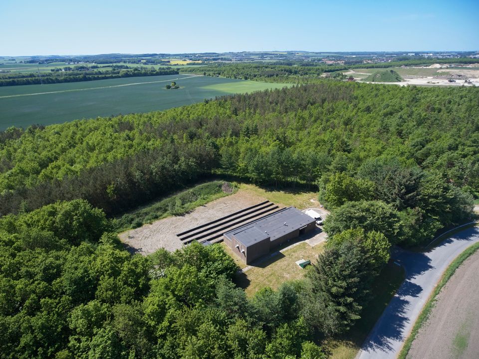 Luftfoto af Vilstrup Vandværk og Randers Sønderskov, der skal udvikles som rekreativt område for at beskytte grundvandet.