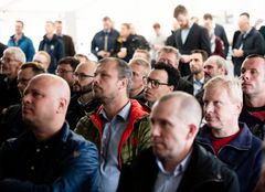 Ca. 100 transport interesserede deltog i indvielsen af e.on/oks nye biogas tankstation i Høje Taastrup 669726