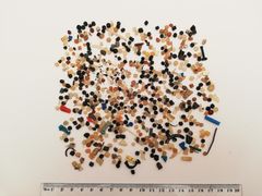 Mængden af plast fundet på overfladen af en halv m2 strand ved Hvide Sande.