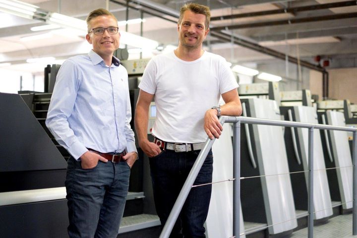 Anders Grønborg (tv.) og Esben Mols Kabell har sammen med resten af LaserTryk.dk netop fået virksomhedens sjette Gazellepris, der denne gang var noget ganske særligt. Foto: PR