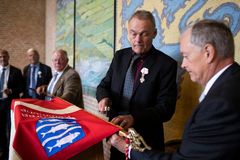 Det tredje søm er til ære for Aabenraa Kommune. Foto: Aabenraa Kommune