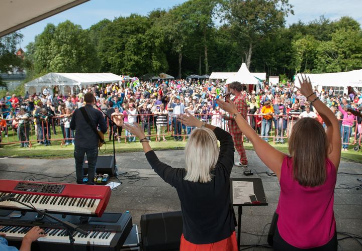 Endelig kan Ribelund Festivalen igen byde alle musikglade borgere indenfor på plænen ved Ribelund i Ribe. Foto: Esbjerg Kommune