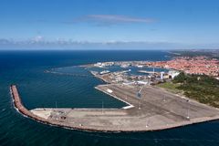Rønne Havn A/S har netop overtaget et 150.000 kvadratmeter nyt havneareal fra entreprenørvirksomheden Per Aarsleff A/S