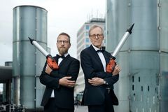 Formand for Fugebranchen Martin Christoffersen og direktør i Dansk Byggeri Michael H. Nielsen er klar til at skyde fugebranchen på vej mod et 50 års jubilæum. 
Foto: Ricky John Molloy