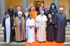 Amma ved "Faith Leaders’ Universal Declaration Against Slavery" i 2014 i Vatikanet.