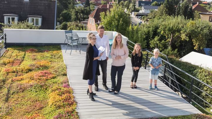Boligejere oplever færre problemer i deres bolig end lejere - både når det gælder lys, støj, hærværk og vold. Ifølge Nybolig skyldes det, at landets lejeboliger især er beliggende i tætbebyggede områder. Foto: Nybolig.