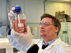 Ved at benytte plasmateknologi med katalysatorer kan processen foregå ved lavere temperaturer og lavere tryk, siger Christoffer Mølleskov Pedersen, Teknologisk Institut.