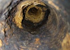 Mange glemmer at tjekke tilstanden på kloakrørene under jorden, når de køber bolig, og det kan have dyre konsekvenser. Foto: PR.