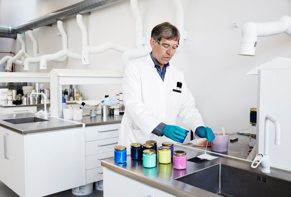 Flügger forsker i at reducere biocider i maling | Flügger group A/S