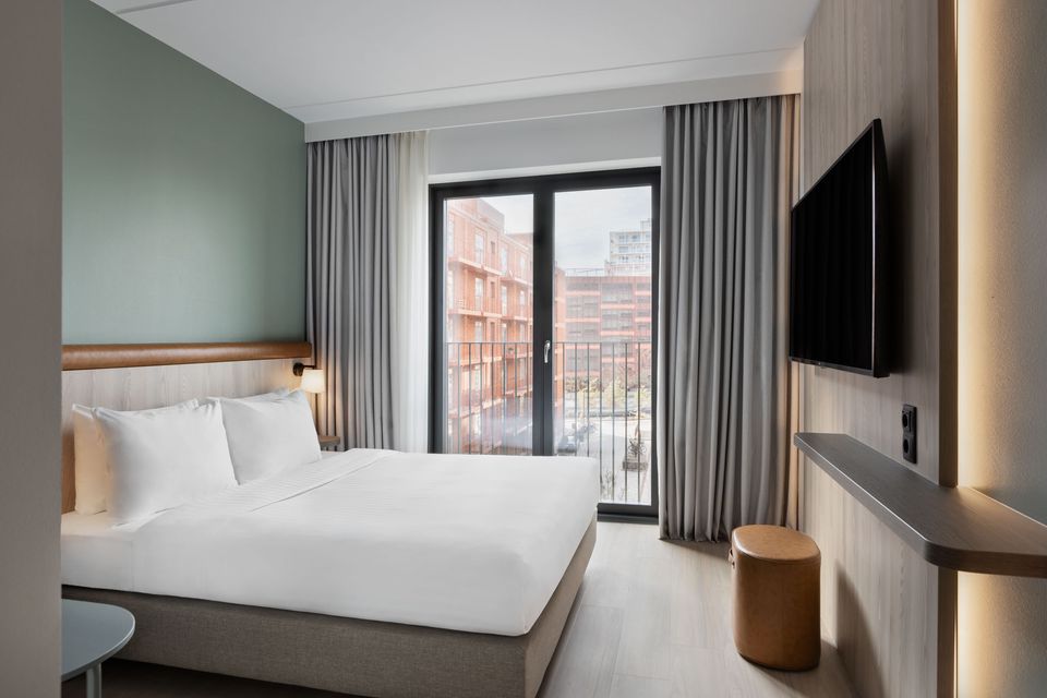 FIS_CPHFI_Queen_Room_01a_