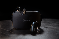 WIDEX MOMENT introduceres eksklusivt af Din Hørespecialist, som nu kan finjustere dit apparat, mens du er hjemme. Foto: PR.