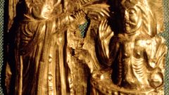 Harald, som her ses blive døbt, hævder på den ene Jellingsten, at han kristnede danerne. Men der er stærk tvivl om hans eget forhold til kristendommen. Kredit Sven Rosborn_Wiki Commons_attribution_share Alike 3_0