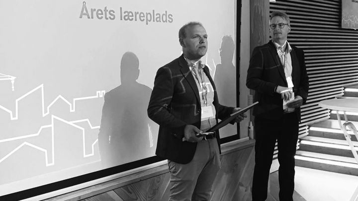Til venstre Daniel Duus, ejer af Compacttilt – til højre bestyrelsesmedlem i DI Trekantområdet, direktør Alex Ludvigsen, Ammeraal Beltech A/S