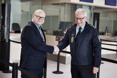 Jan Hessellund, adm. direktør Billund Lufthavn (tv) og Jørgen Abrahamsen, Politidirektør (th)