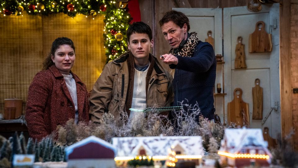 Solveig (Isabella Møller Hansen), Theis (Oliver Tikotzki) og instruktør Morten BH. (Foto: Per Arnesen/TV 2)