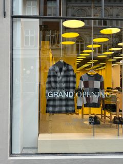Med de nye og opdaterede butikker bliver kunderne tilbudt en moderne shopping-oplevelse inspireret af SELECTED’s nordiske værdier.