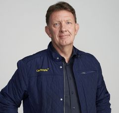 Finn Thomsen, der er kædechef i CarPeople, er glad for at kunne tilbyde værkstedskædens medlemmer det hidtil stærkeste setup af biler til videresalg. Foto: PR.