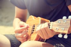 Musikskolerne oplever en voksende interesse for ukulelen, dels som et overgangsinstrument, men i stigende grad også fordi, at det i sig selv er et spændende instrument. Foto: PR.