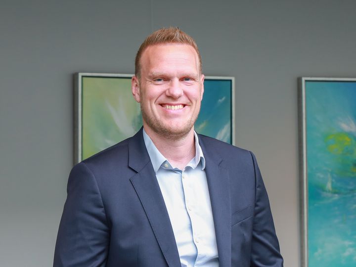 Thor Ugelvig Petersen skal være ny forretningschef og markedsdirektør inden for Offshore Wind Engineering i NIRAS. Han har en ph.d. i offshore vind fundamenter og havbundsinteraktion, og kommer fra en ledende rolle i DHI.