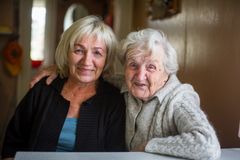 Der bliver sat øget fokus på værdig ældrepleje i Danmark med efteruddannelse til 3.000 ansatte i ældreplejen.