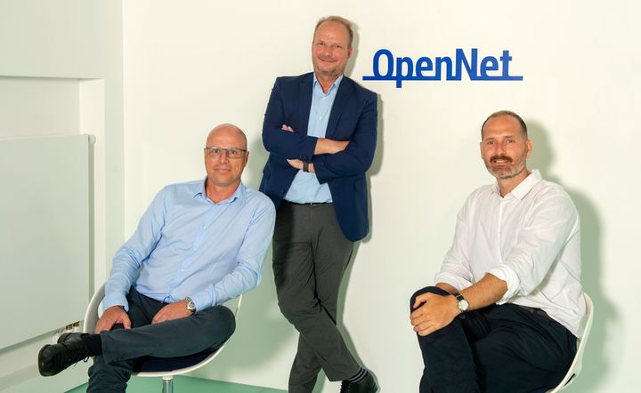 Christian Frost Lauritsen, direktør for Nord Energi Fibernet, Henrik Møller Nielsen, direktør i OpenNet og Christian Morgan, strategidirektør i Nuuday.
