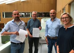 Skolebestyrelsesformand Torben Flagsø, borgmester Ole Bondo Christensen, Marie Kruses Skoles rektor, Carsten Gade og velfærdsdirektør Tine Gram har netop underskrevet en ny samarbejdsaftale mellem Furesø Kommune og Marie Kruses Skole.