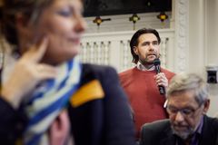 Mange borgere, embedsmænd og politikere havde taget vejen til Christiansborg for at deltage i høringen om dansk landdistriktspolitik. Foto: Jens Astrup